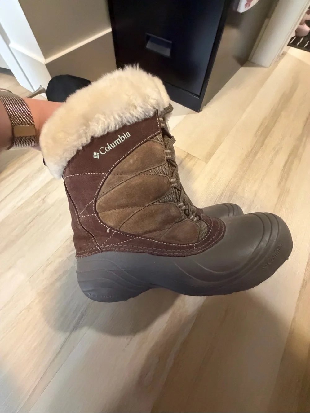 Columbia Brown Boot with White Faux Fur Lining